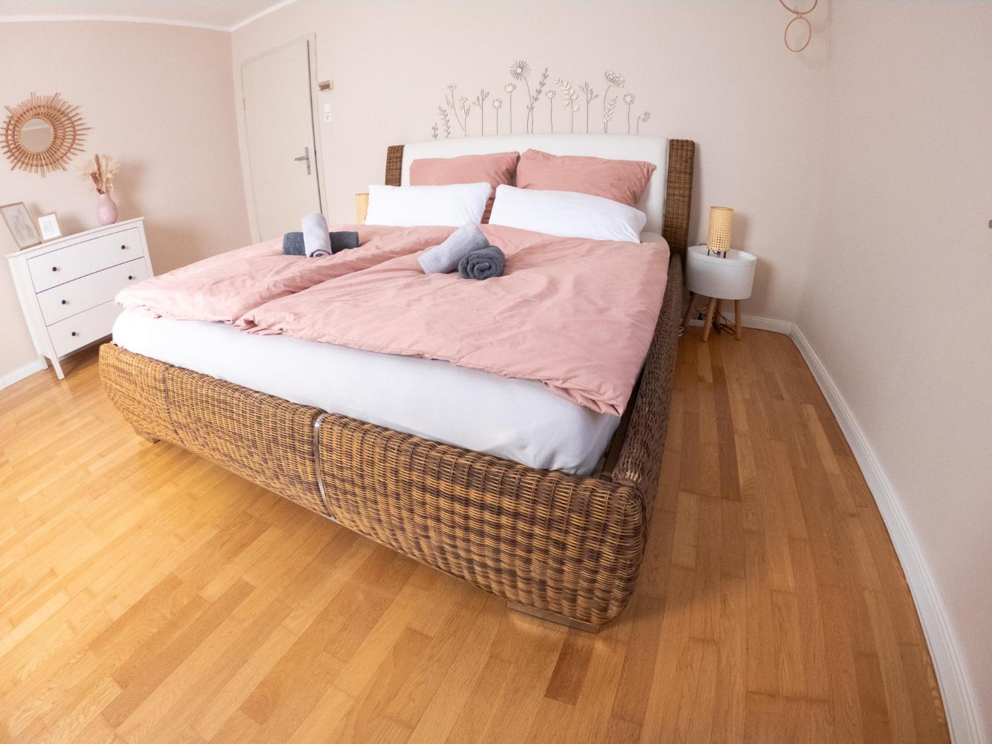 Happybnb Apartment Mit Sonniger Terrasse Lochgau Exterior photo