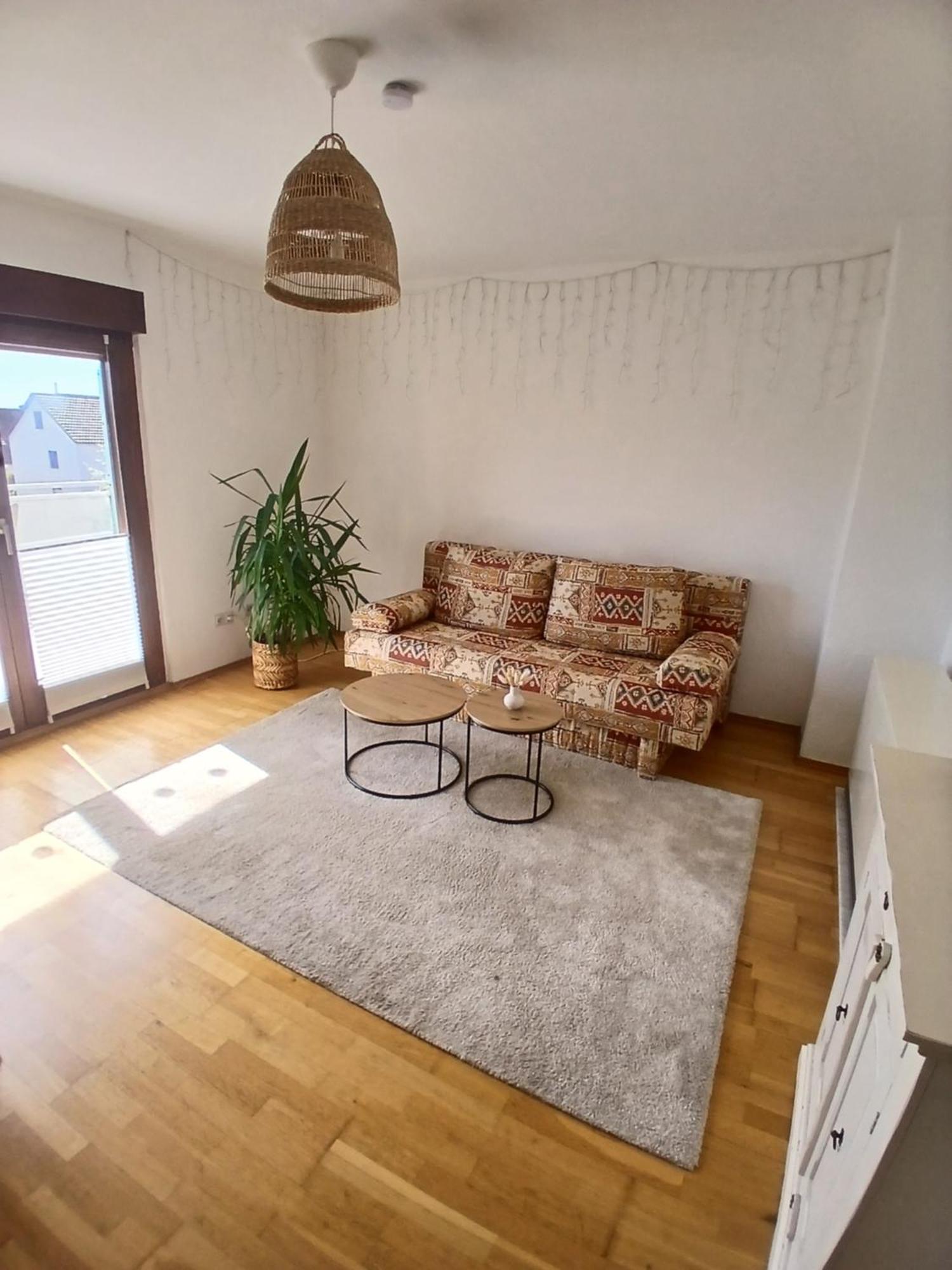 Happybnb Apartment Mit Sonniger Terrasse Lochgau Exterior photo